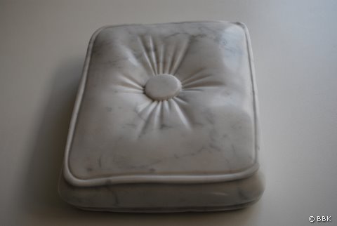 beeldhouwwerk_hard en toch zacht.JPG - hard en toch zacht, marmer statuario, 20x17 cm